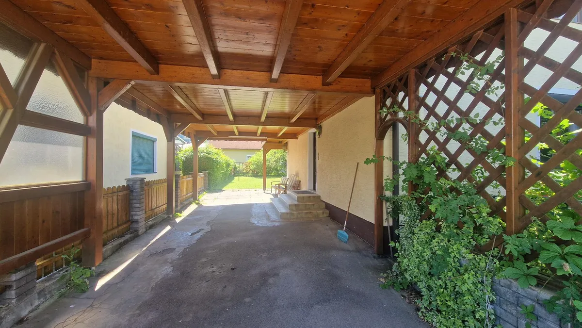 Zweifamilienhaus mit großem Keller, Garten und Carport-nur wenige Minuten von Klagenfurt entfernt. - Widok 3