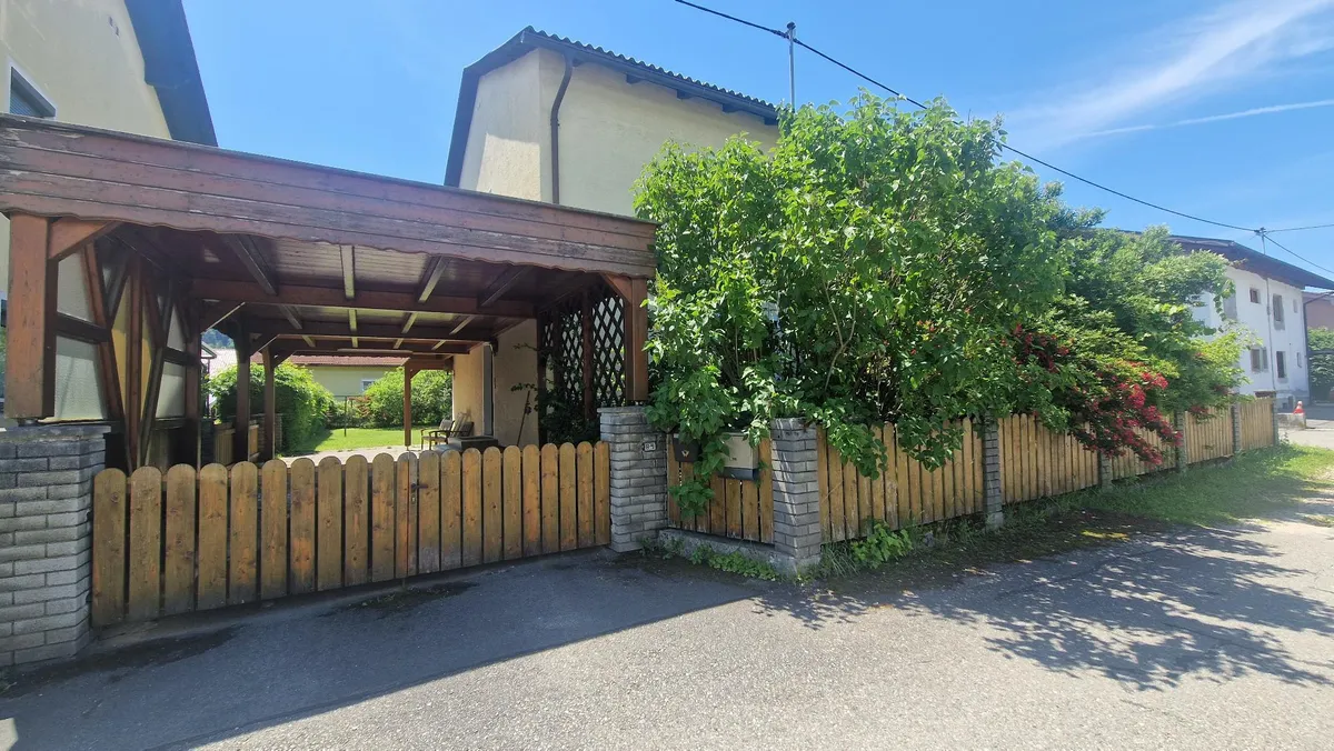 Zweifamilienhaus mit großem Keller, Garten und Carport-nur wenige Minuten von Klagenfurt entfernt. - Widok 2