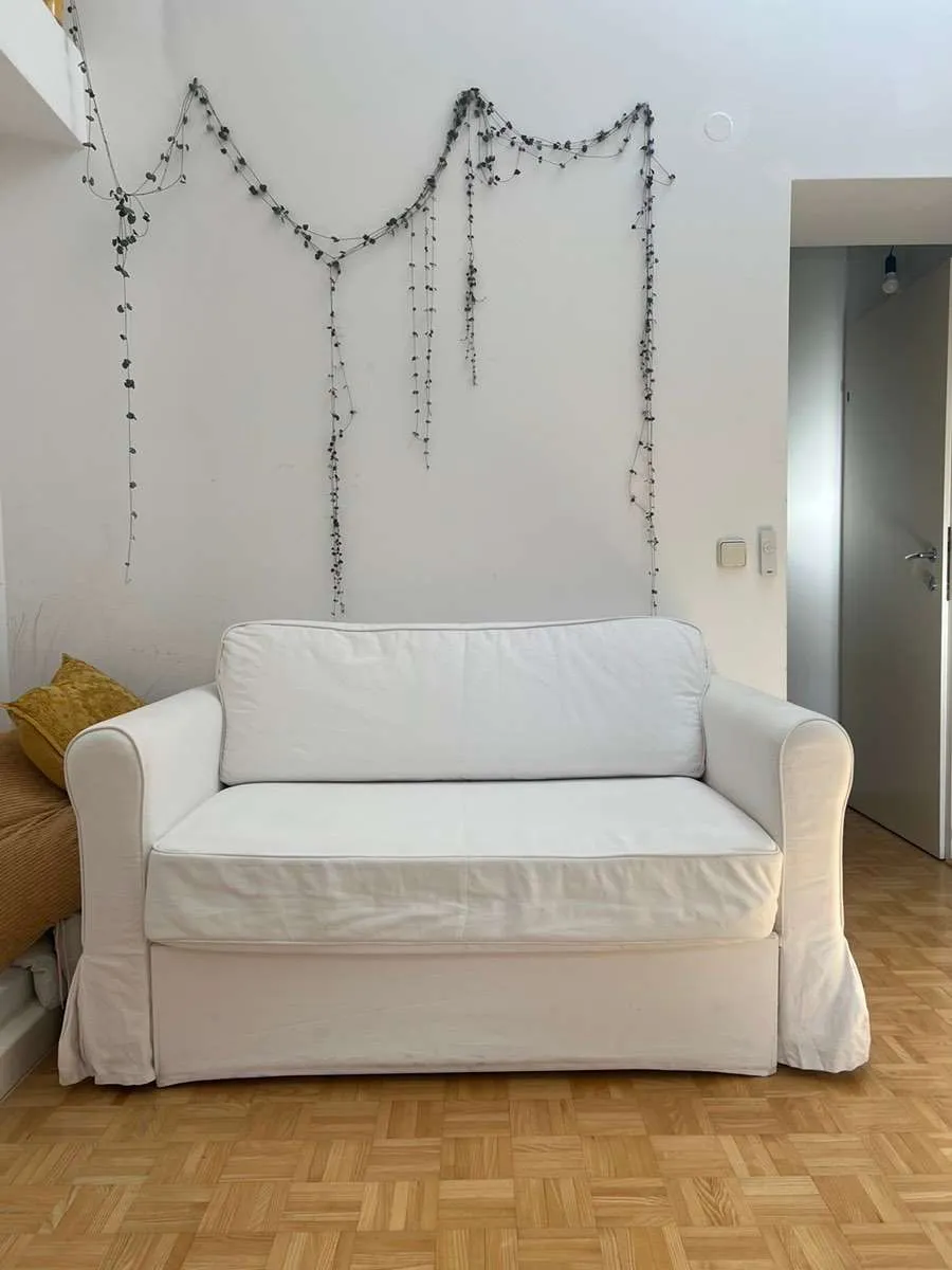 IKEA HAGALUND Schlafsofa 2er in Weiß - Top Zustand & Kompakt, € 90,- (1180 Wien)