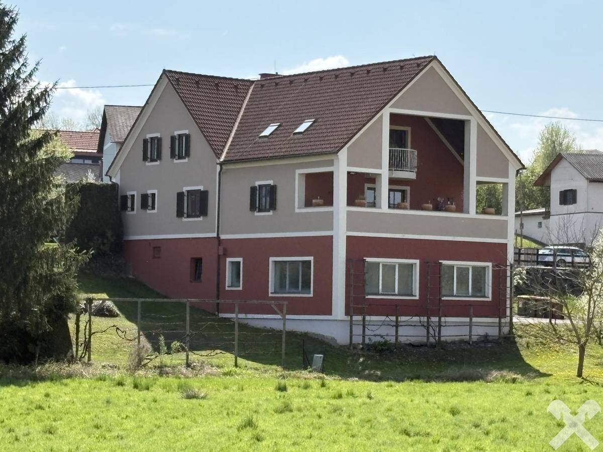 Geräumiges Familienwohnhaus mit Einliegerwohnung in Fehring - Ansicht 2