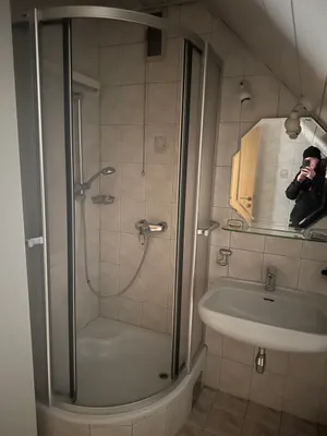 Wohnung zu vermieten mit Heizung und Warmwasser – Bild 3
