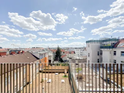 LICHTDURCHFLUTETE DACHGESCHOSSWOHNUNG - TERRASSE MIT TRAUMHAFTEM BLICK ÜBER WIEN - IN BESTER LAGE DES 17. BEZIRKS