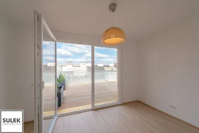 Stilvolle Dachgeschoss-Maisonette mit ca. 37 m² Terrasse, Klimaanlage & Altbaucharme bei Wien Mitte – Bild 3