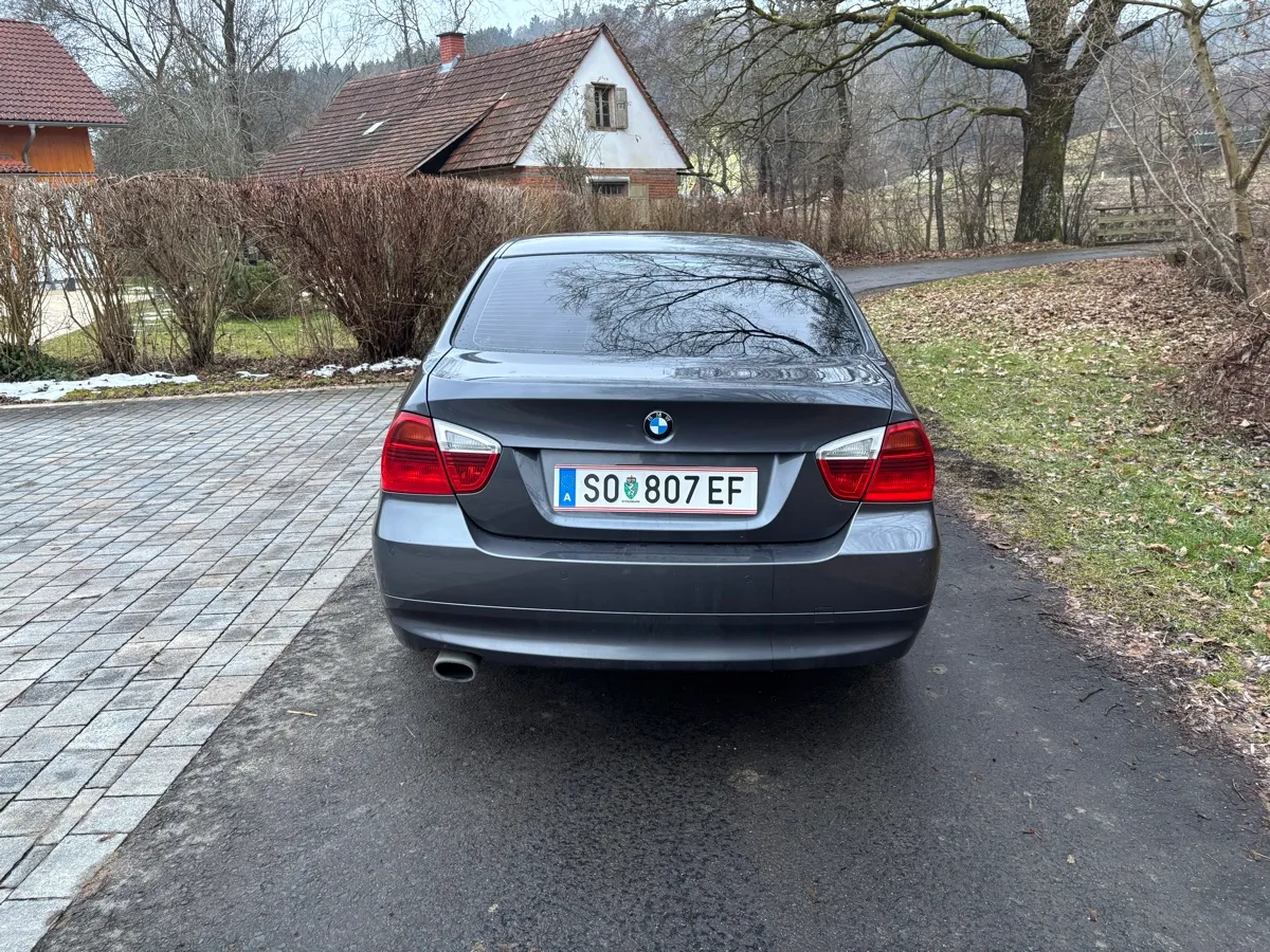 BMW 320I 2008 photo 2