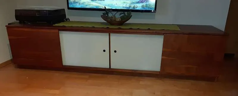 Grüne Erde Tv Board Sideboard Nussholz, € 800,- (4644 Dorf)