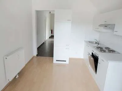 Großzügige 3-Zimmer-Wohnung mit Loggia - hell und stadtnah – pohled 2