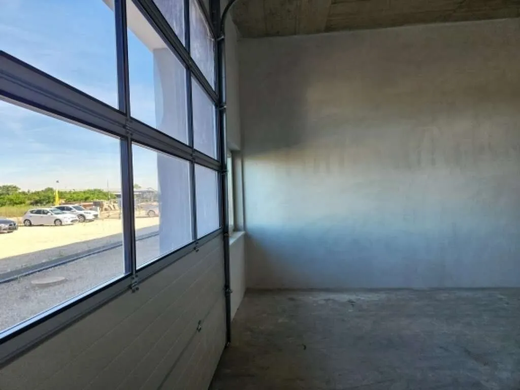 Top-Location: Vielseitig nutzbare Gewerbehalle in Wiener Neustadt - Ansicht 2