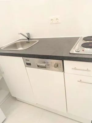 2-Zimmer-Wohnung, sehr schön und ruhig, WG-geeignet. U-Bahn und Bahnhof Meidling in etwa 3 Minuten zu Fuß erreichbar. – Bild 3