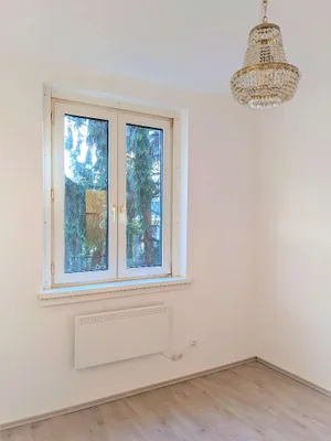 2-Zimmer-Wohnung, sehr schön und ruhig, WG-geeignet. U-Bahn und Bahnhof Meidling in etwa 3 Minuten zu Fuß erreichbar.
