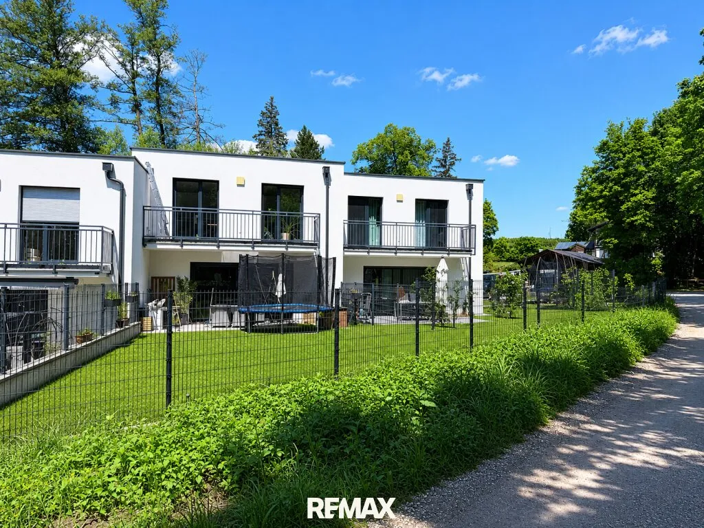 Modernes Reihenhaus mit Garten und zwei Stellplätzen in begehrter Lage von Baden, Baden