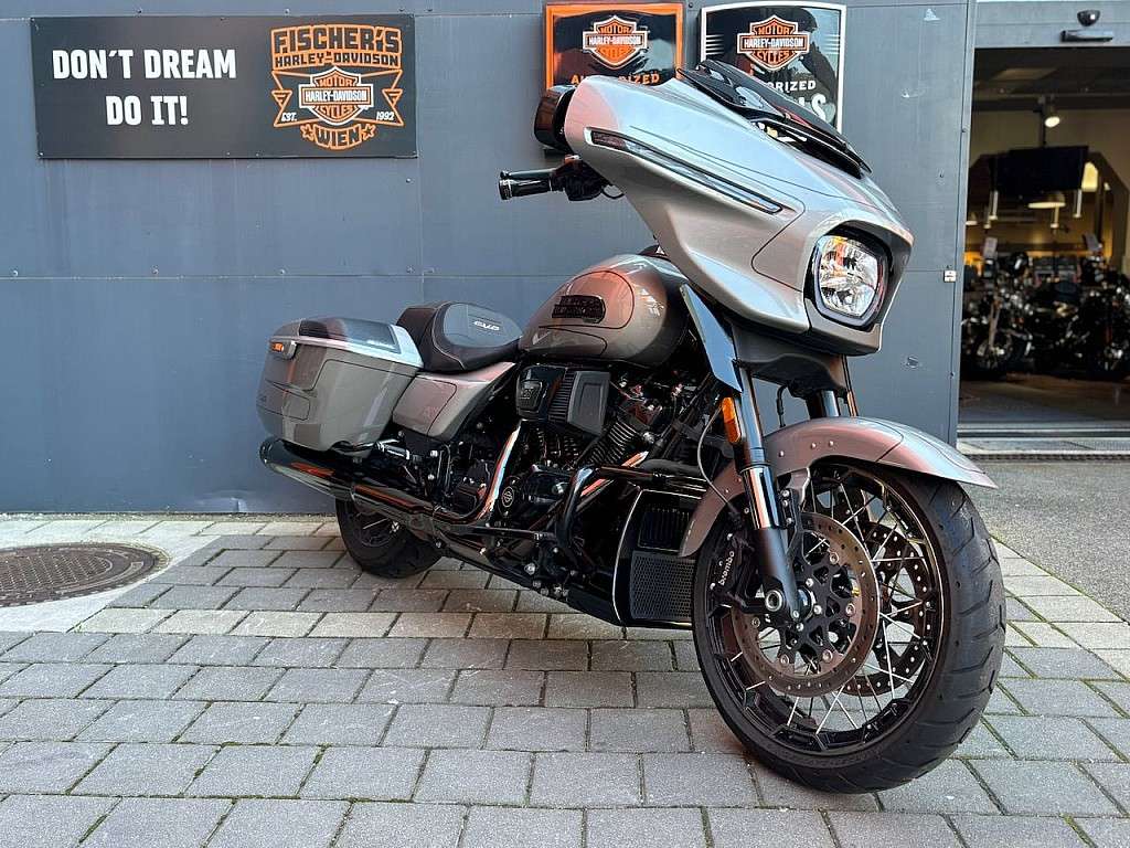 Harley-Davidson CVO Street Glide FLHXSE Tourer