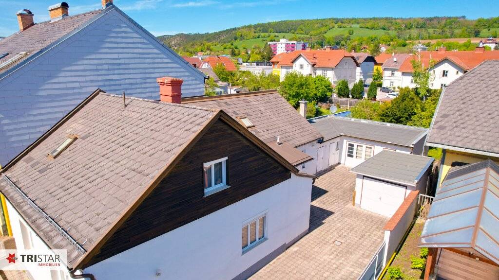 Haus mit 712 m² Grund, Garage & Werkstatt in Berndorf - Ansicht 3
