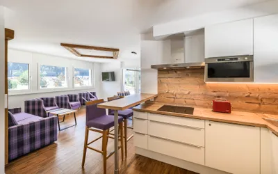 3-Zimmer-Wohnung mieten in Innsbruck-Land – 70 m², € 2.000 – Bild 1 von 7