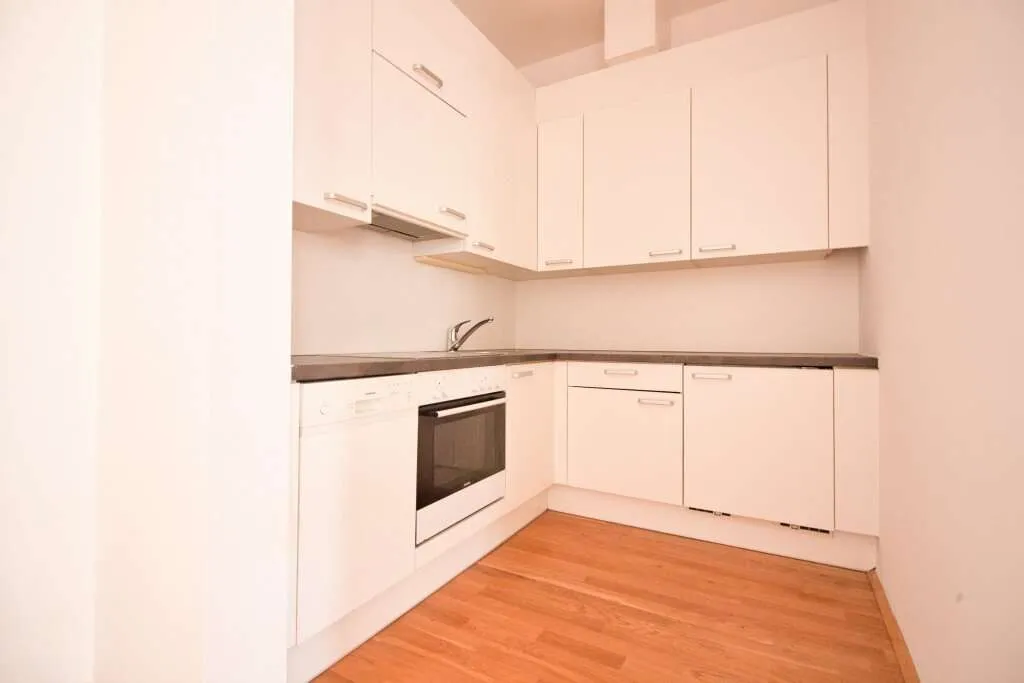 Ruhige 2-Zimmer-Altbau-Wohnung | Top Lage direkt neben U-Bahn - Ansicht 2