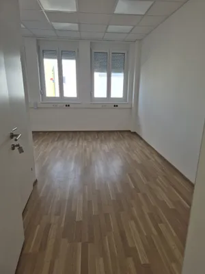 1-Zimmer-Gewerbeimmobilie mieten in Baden – 24 m², € 318