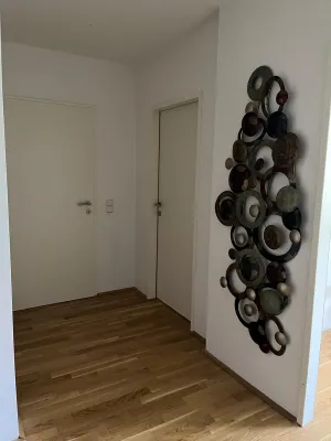 Moderne 3.5 Zimmer Neubauwohnung mit Loggia, Tiefgaragenplatz & Kellerabteil | 82,65 m² | 1230 Wien – Bild 2