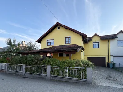 5-Zimmer-Haus kaufen in Vöcklabruck – 161 m², € 649.000 – Bild 1 von 13