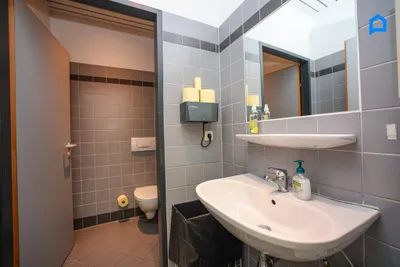 10-Zimmer-Gewerbeimmobilie mieten in Wien – 300 m², € 3.750 – Bild 21 von 30