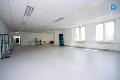 10-Zimmer-Gewerbeimmobilie mieten in Wien – 300 m², € 3.750 – Bild 11 von 30
