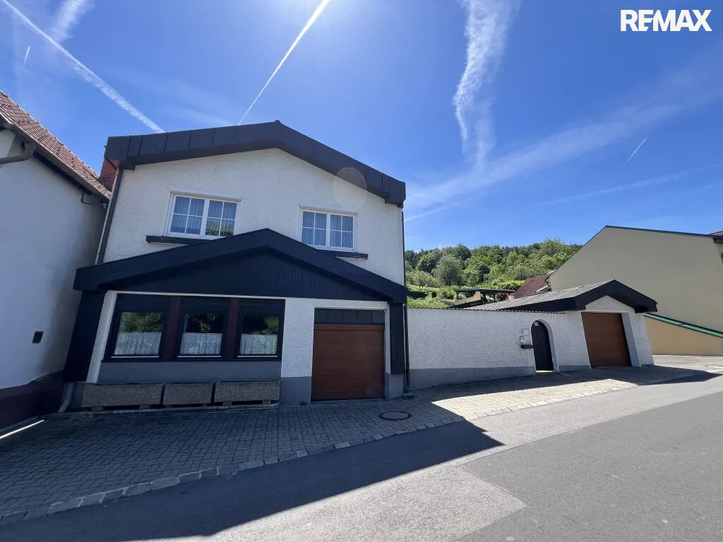 Burgblick! Charmantes Einfamilienhaus mit Garten, Terrasse und Wellnessbereich in Forchtenstein! - Ansicht 2