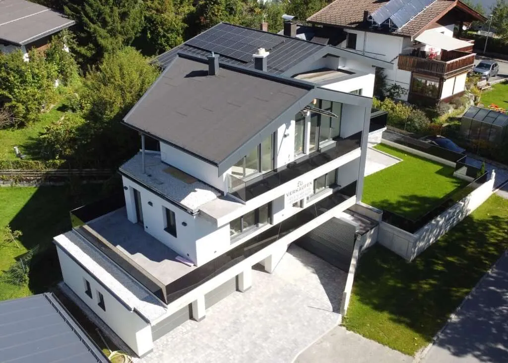 Moderne dreistöckige Wohnung mit Gartenanteil im Dreiparteienhaus in zentrumsnaher Lage! - Ansicht 2