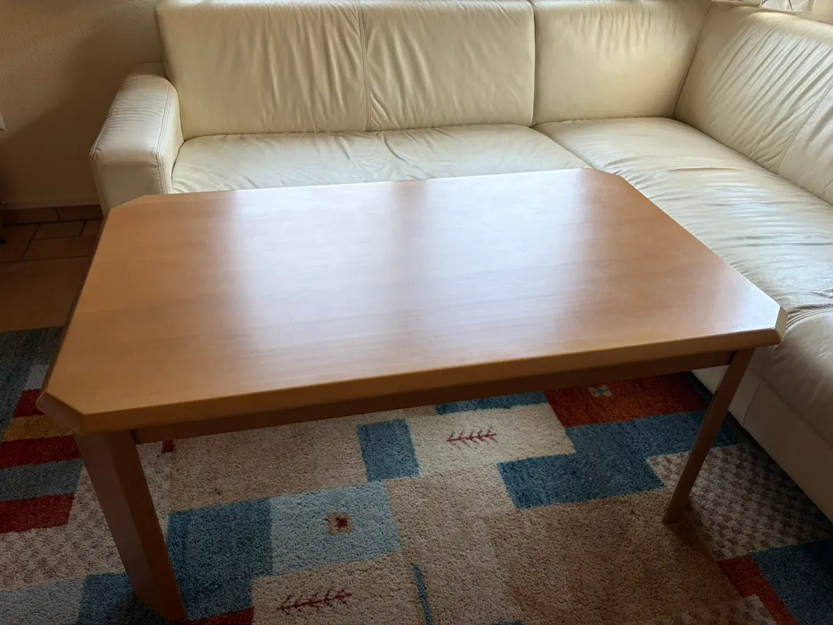 Couchtisch Buche massiv, € 30,- (9873 Döbriach)