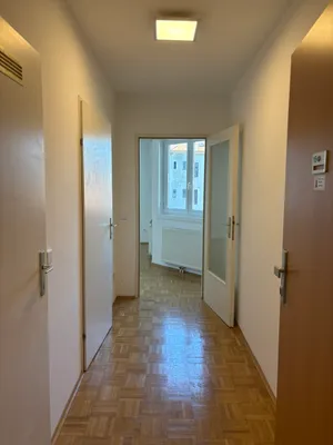 Ruhig gelegene Innenhof-Wohnung am Laubeplatz – Bild 2