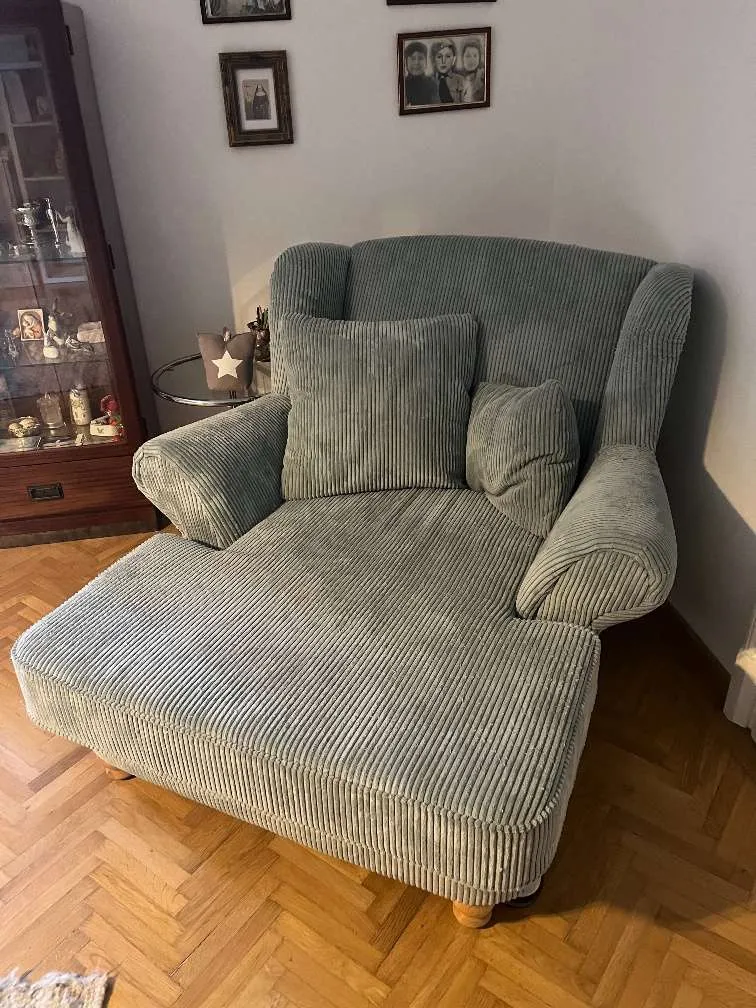 XXXLutz XXL-Kuschelsessel / Loveseat in Mint (Cord) - zu verschenken, € 0,- (2352 Gumpoldskirchen)