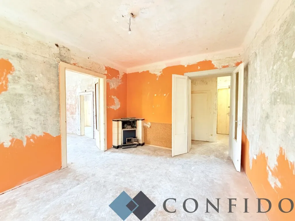 WOHNUNGSEIGENTUM AM STÖBERPLATZ - Sanierungsbedürftige 2 Zimmerwohnung mit Blick auf den Park! - Ansicht 2