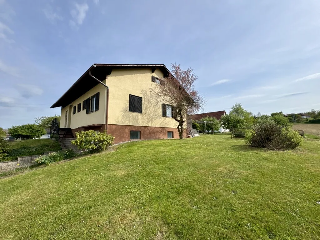Charmantes Einfamilienhaus mit großem Naturgrundstück - viel Potenzial & sofort beziehbar - Ansicht 3