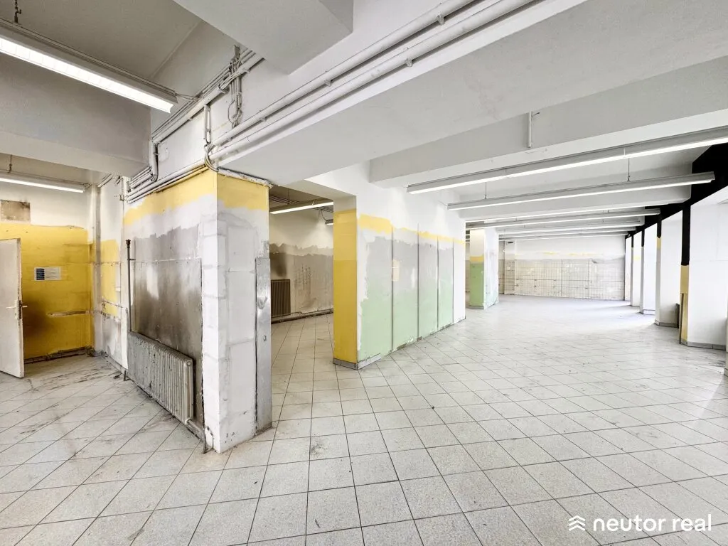 Neuer Preis! | Geschäftslokal Ecke Josefstädterstraße-Gürtel | Lastenaufzug & U-Bahn-Nähe - Ansicht 3