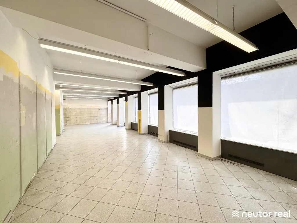 Neuer Preis! | Geschäftslokal Ecke Josefstädterstraße-Gürtel | Lastenaufzug & U-Bahn-Nähe - Ansicht 2