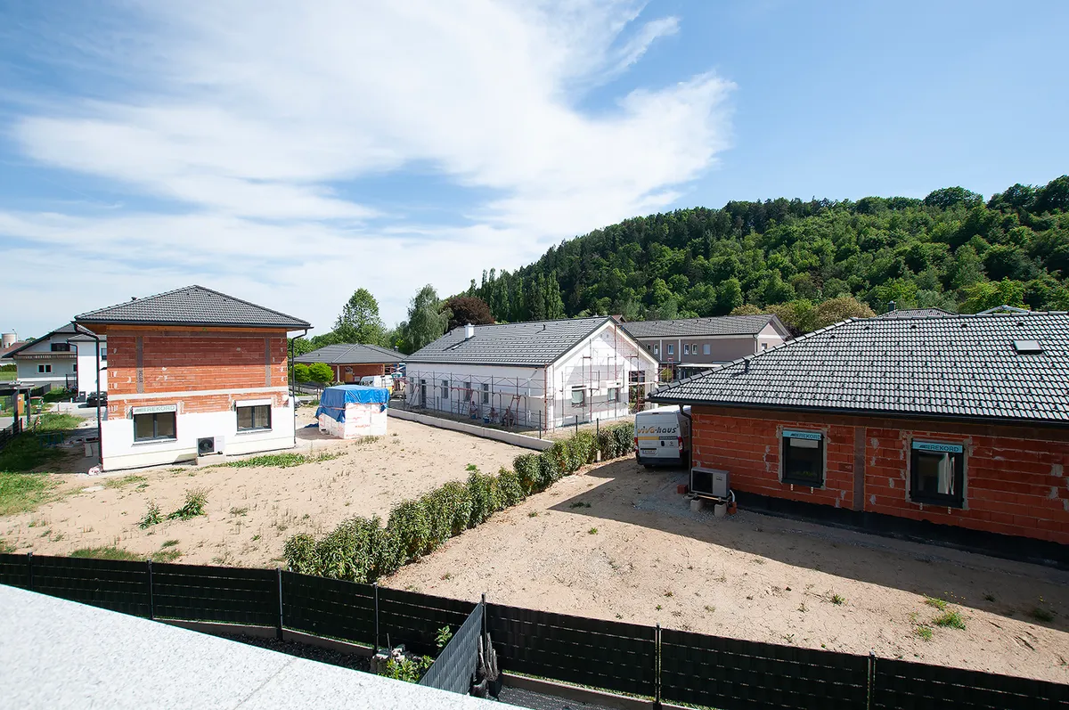 PROVISIONSFREI - Ruhige Wohnung im 4-Parteien-Haus mit sonnigem Südwest-Balkon inkl. Carport - Ansicht 3