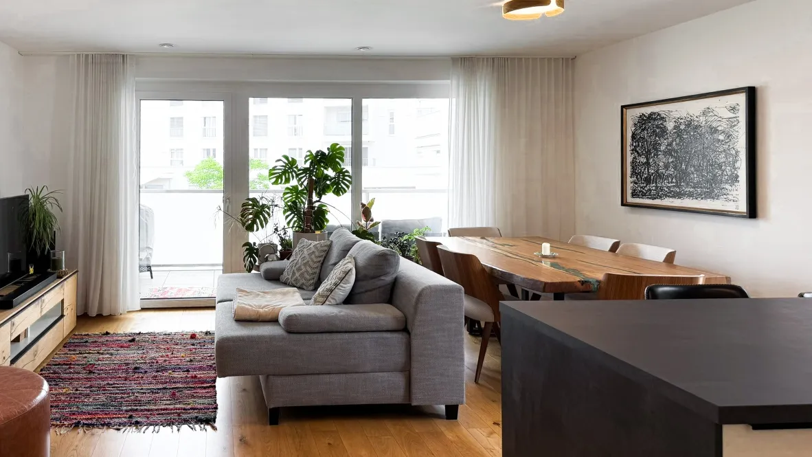 Helle 3 Zimmer Wohnung mit Westloggia, 2 Tiefgaragenplätzen & hochwertiger Tischlerausstattung in bester Lage. PROVISIONSFREI - Ansicht 3