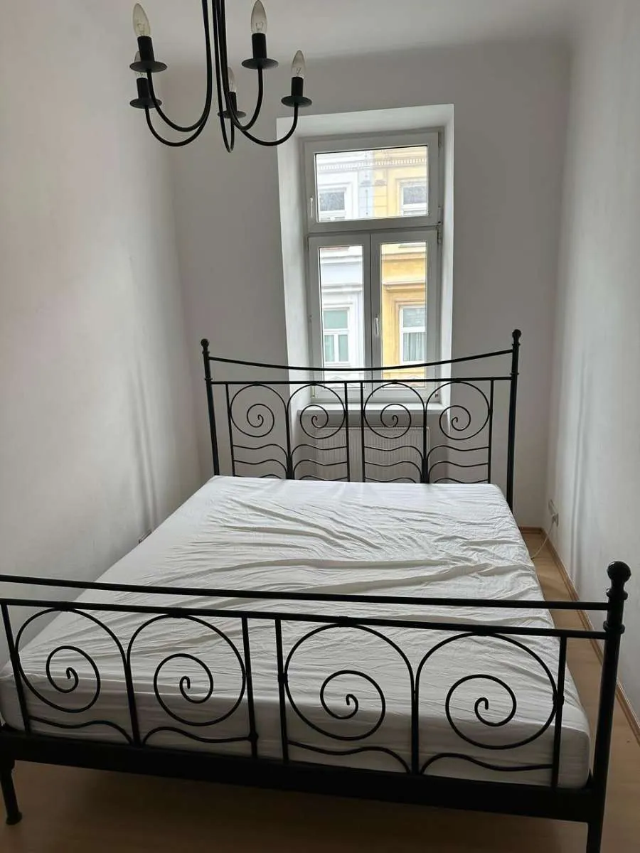 IKEA Metallbett (180x200) inkl. Matratzen, Lattenroste & Luster, € 100,- (1120 Wien)