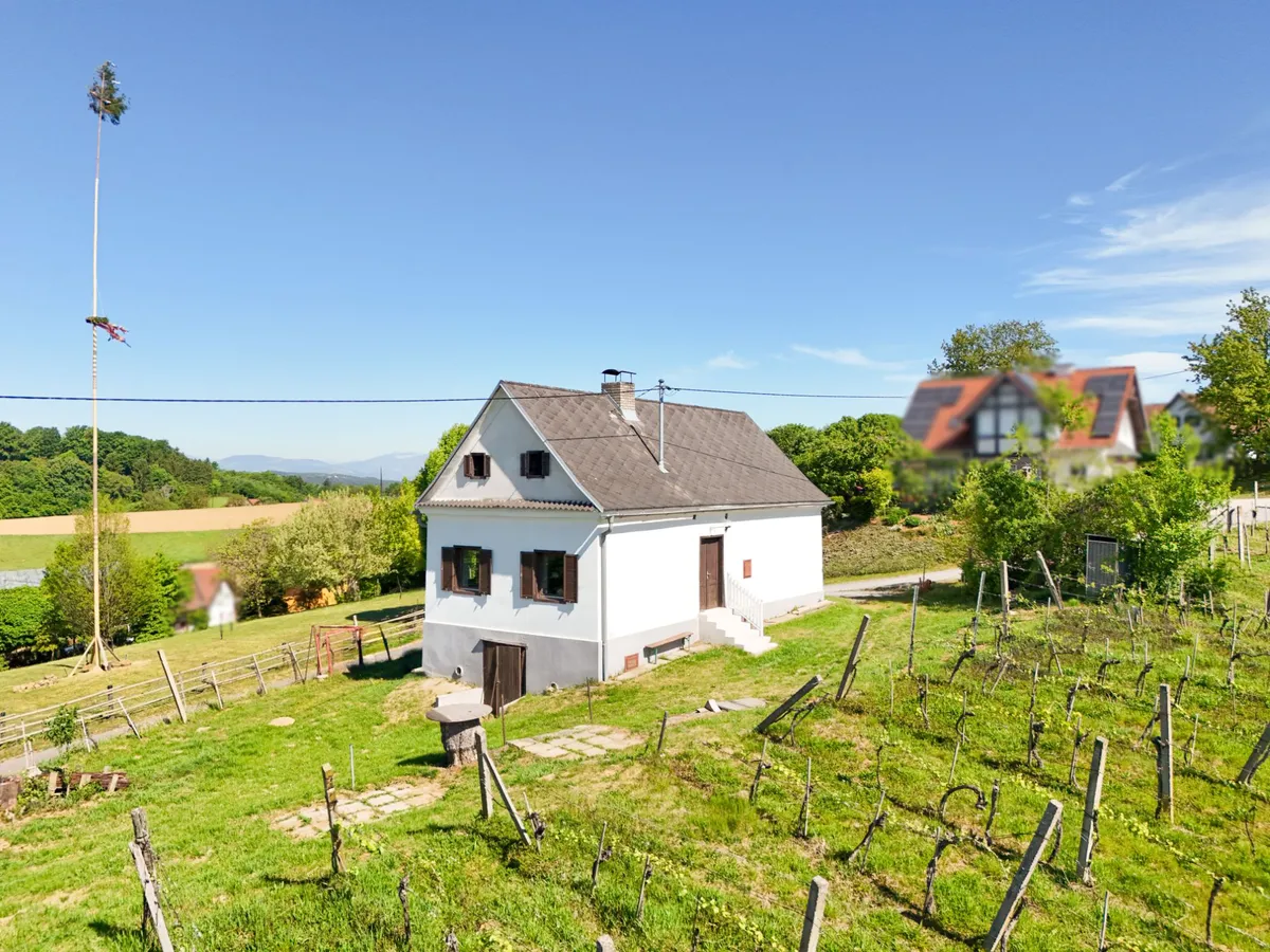 Traumhafte Liegenschaft mit Kellerstöckl und großem Bauland mit Blick auf die Riegersburg - Widok 2