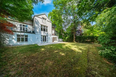 TRAUMHAFTE 5 ZIMMER WOHNUNG IM COTTAGE VIERTEL MIT GARTEN + STELLPLATZ – Bild 3