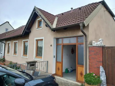 6-Zimmer-Haus kaufen in Horn – 110 m², € 170.000 – Bild 1 von 14