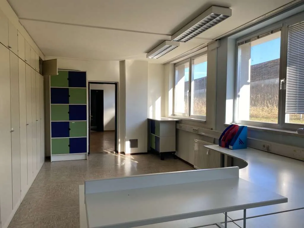 Schönes, helles Büro mit barrierefreiem Zugang - Ansicht 2