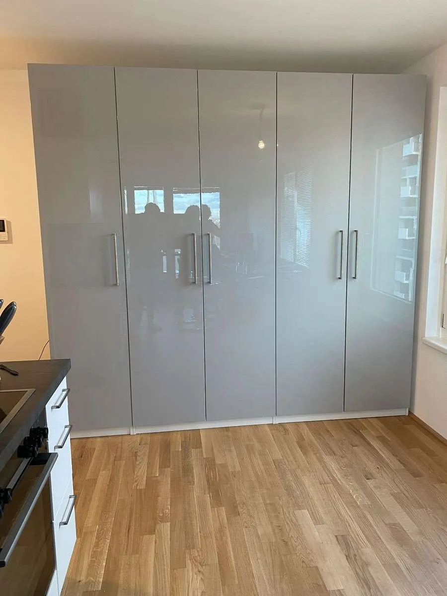 Ikea PAX Schrank Grau, € 700,- (1020 Wien)