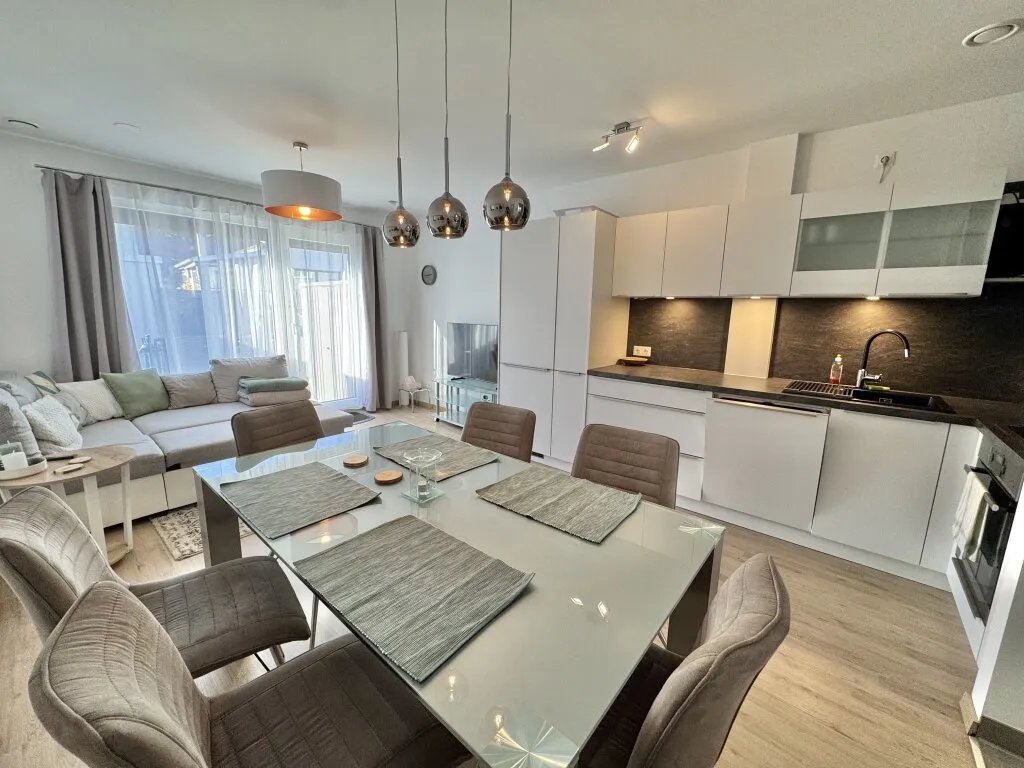 RUHIG GELEGEN und SCHNELL in der STADT - Modernes Reihenhaus - BJ 2018 - 3 Zimmer - ca. 64m² gew. NFL - helle Wohnküche - Voll möbliert - große Terrasse - gepflegter Garten - PKW-Stellplatz, Wien