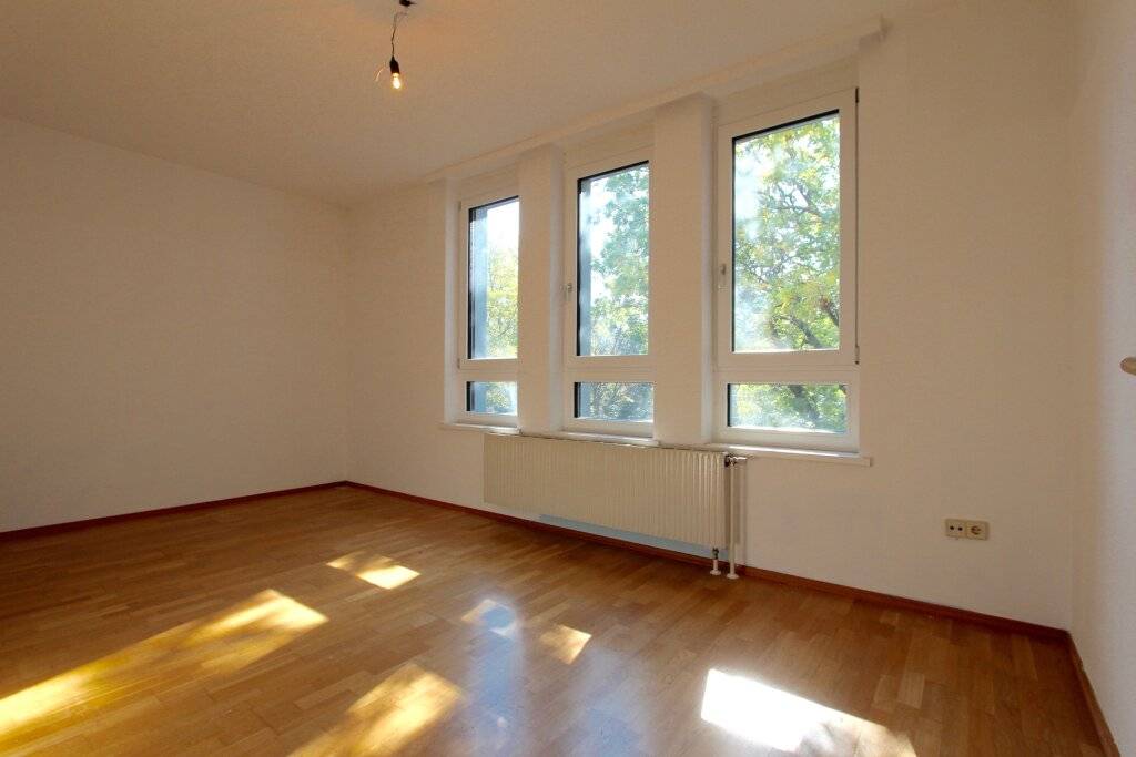 Investieren in die Zukunft! Unbefristet vermietete 4-Zimmer-Wohnung mit Balkon – pohled 3
