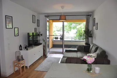 Ruheoase in Floridsdorf: Idyllische 2-Zimmer-Wohnung im Grünen mit Loggia & Schrankraum_Provisionsfrei – Bild 2