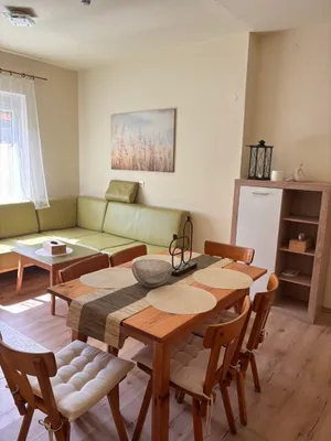 5-Zimmer-Haus mieten in Neunkirchen – 100 m², € 1.099 – Bild 2 von 16