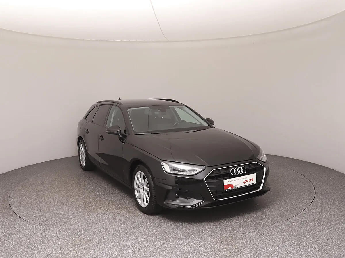 Audi A4 2022 photo 2