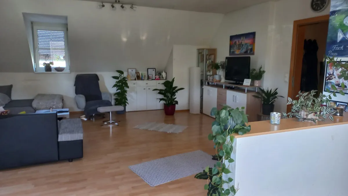 Ein- oder Zweifamilienwohnhaus mit Nebengebäude und großem Grundstück - Widok 2