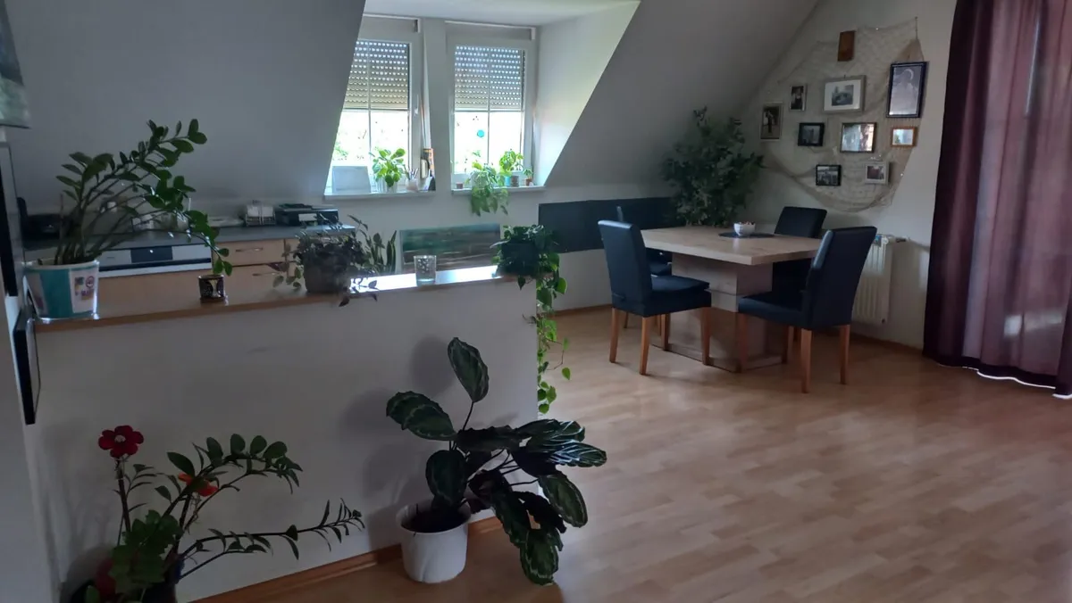 Ein- oder Zweifamilienwohnhaus mit Nebengebäude und großem Grundstück - Widok 3