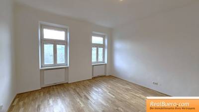 UNBEFRISTETE HELLE ALTBAUWOHNUNG IN DER GUDRUNSTRASSE