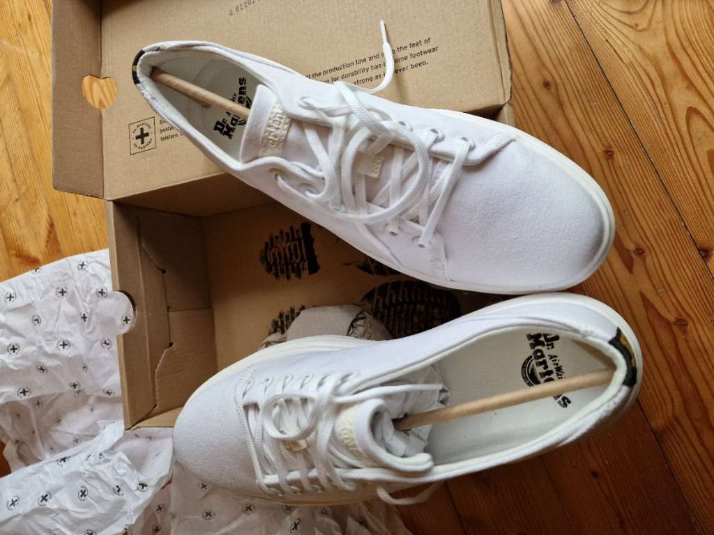 Dr martens 43 outlet white