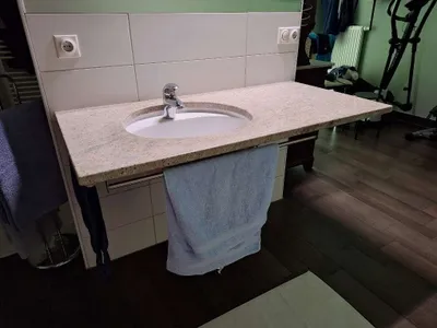 angefertigter Waschtisch aus Marmor, € 99,- (4320 Perg)